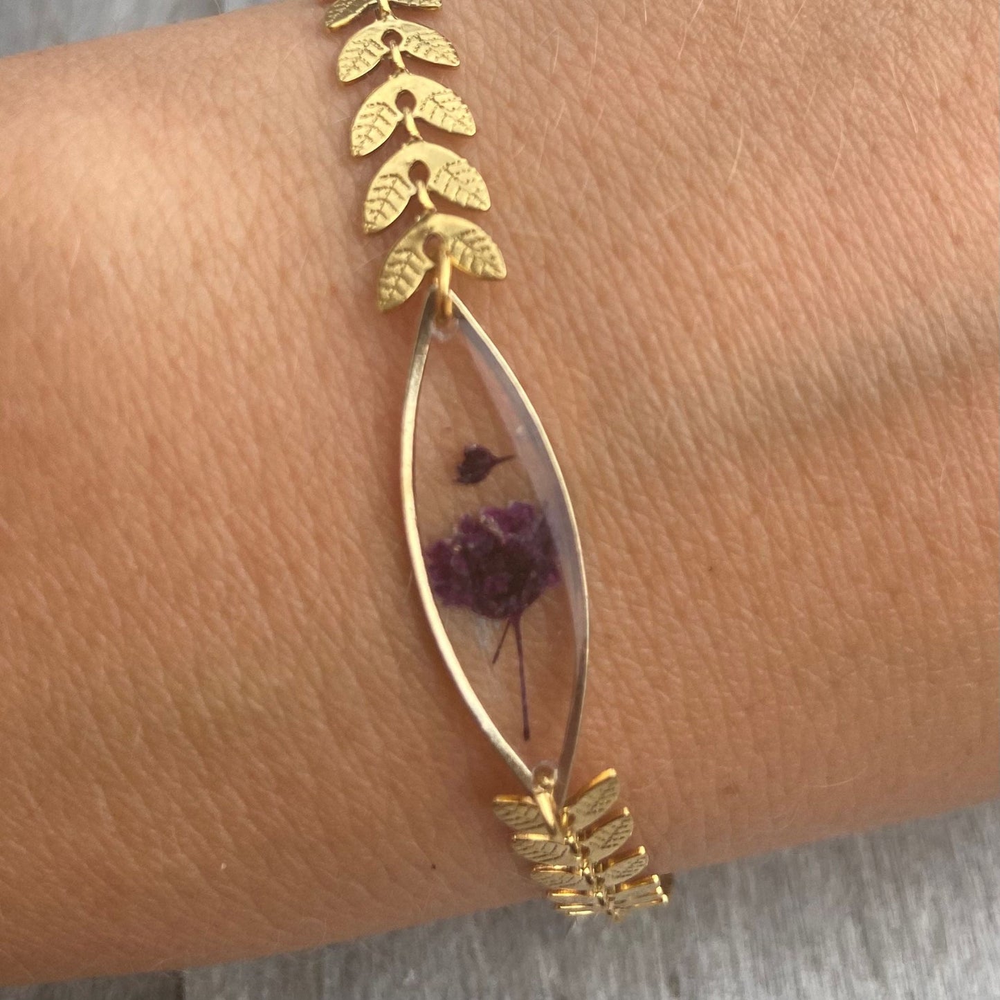 Cadeau de maman de plante de bracelet de gypsophilie violet en acier inoxydable de couleur or pour cadeau de fête des mères pour elle - Lorred