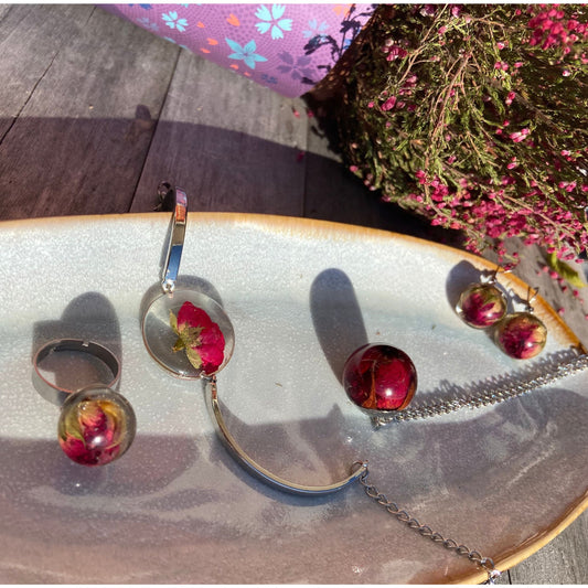 Ensemble de bijoux de terrarium rose rouge avec collier de fleurs pressées, bracelet, boucles d'oreilles et bague, cadeau de Noël pour elle - Lorred