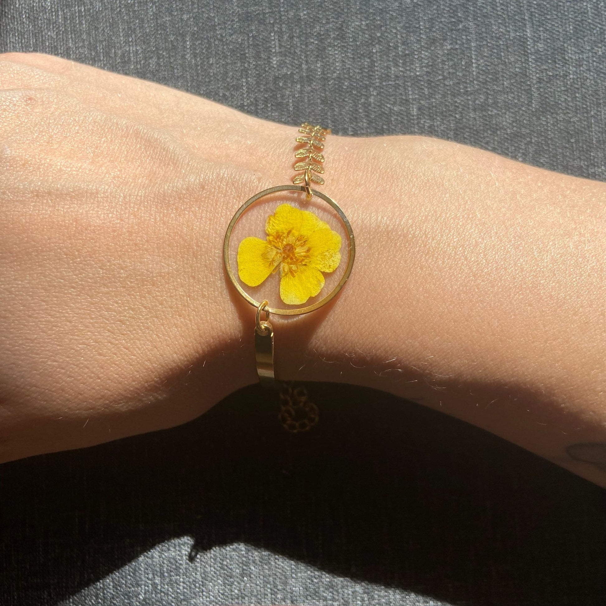 Bracelet argent inclusion de bouton d'or séchée cadeau de Fête des Mères pour elle - Lorred