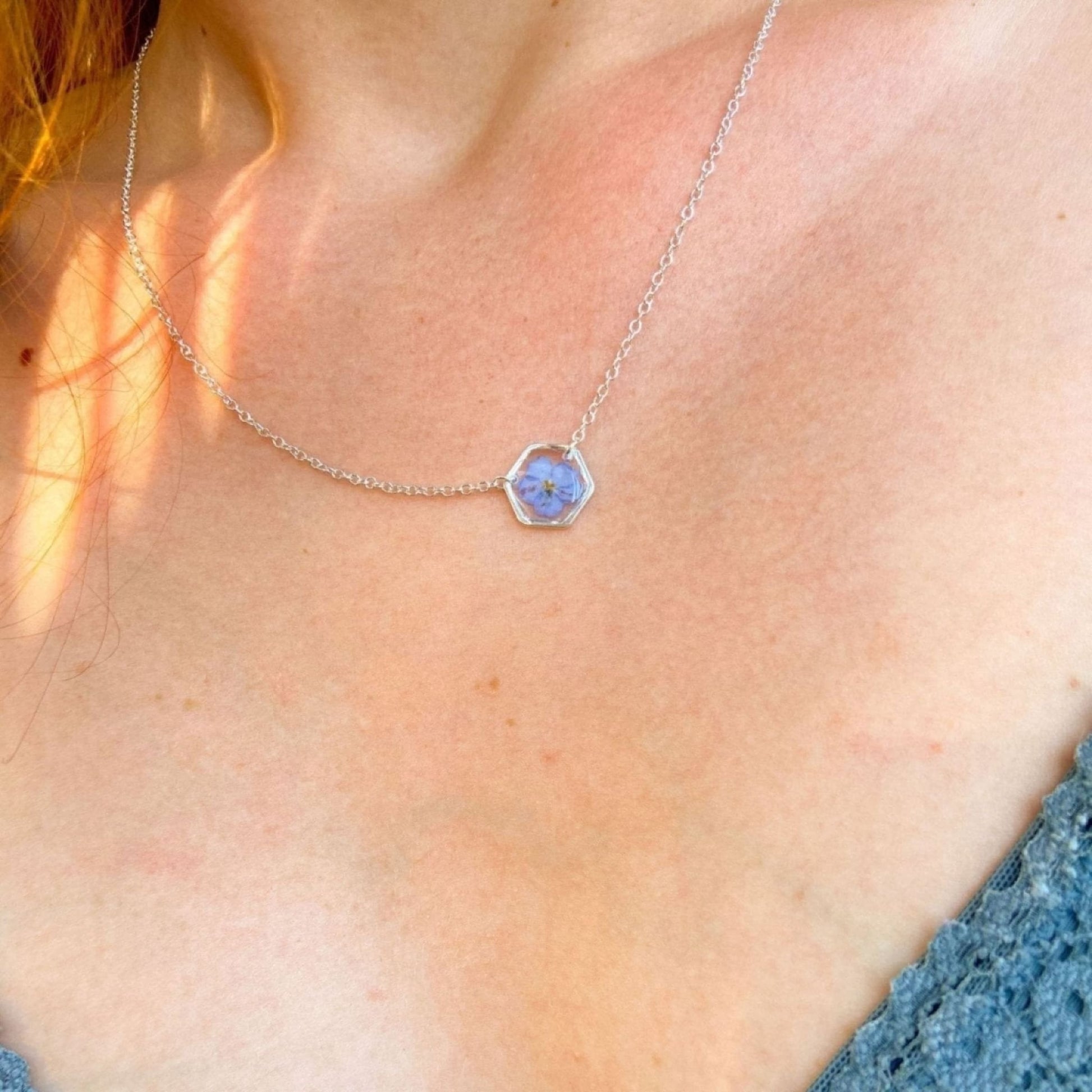 Collier LÉA à la fleur de myosotis bleuColliersLorred