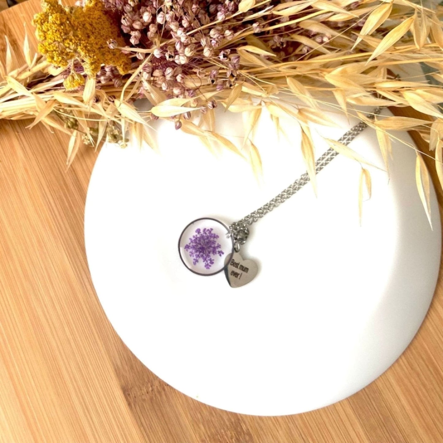 Collier MAGNUS carotte sauvage violette avec gravureColliersLorred