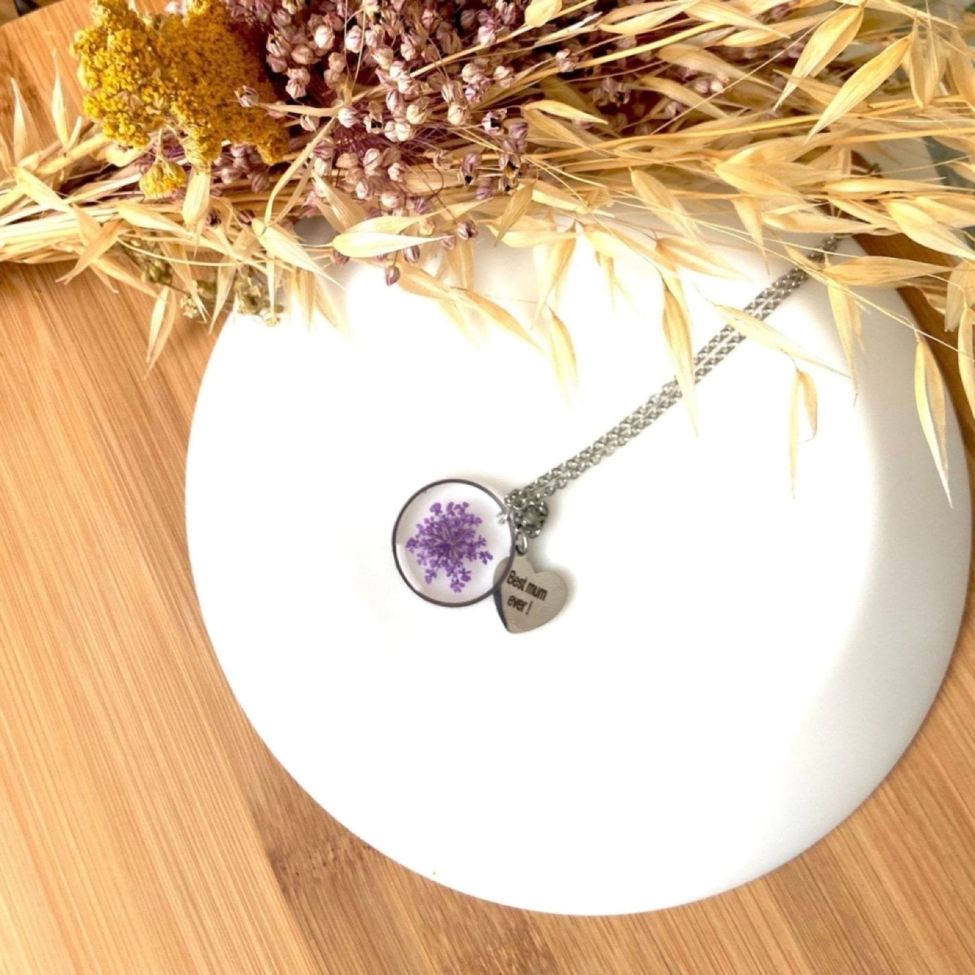 Collier MAGNUS carotte sauvage violette avec gravureColliersLorred