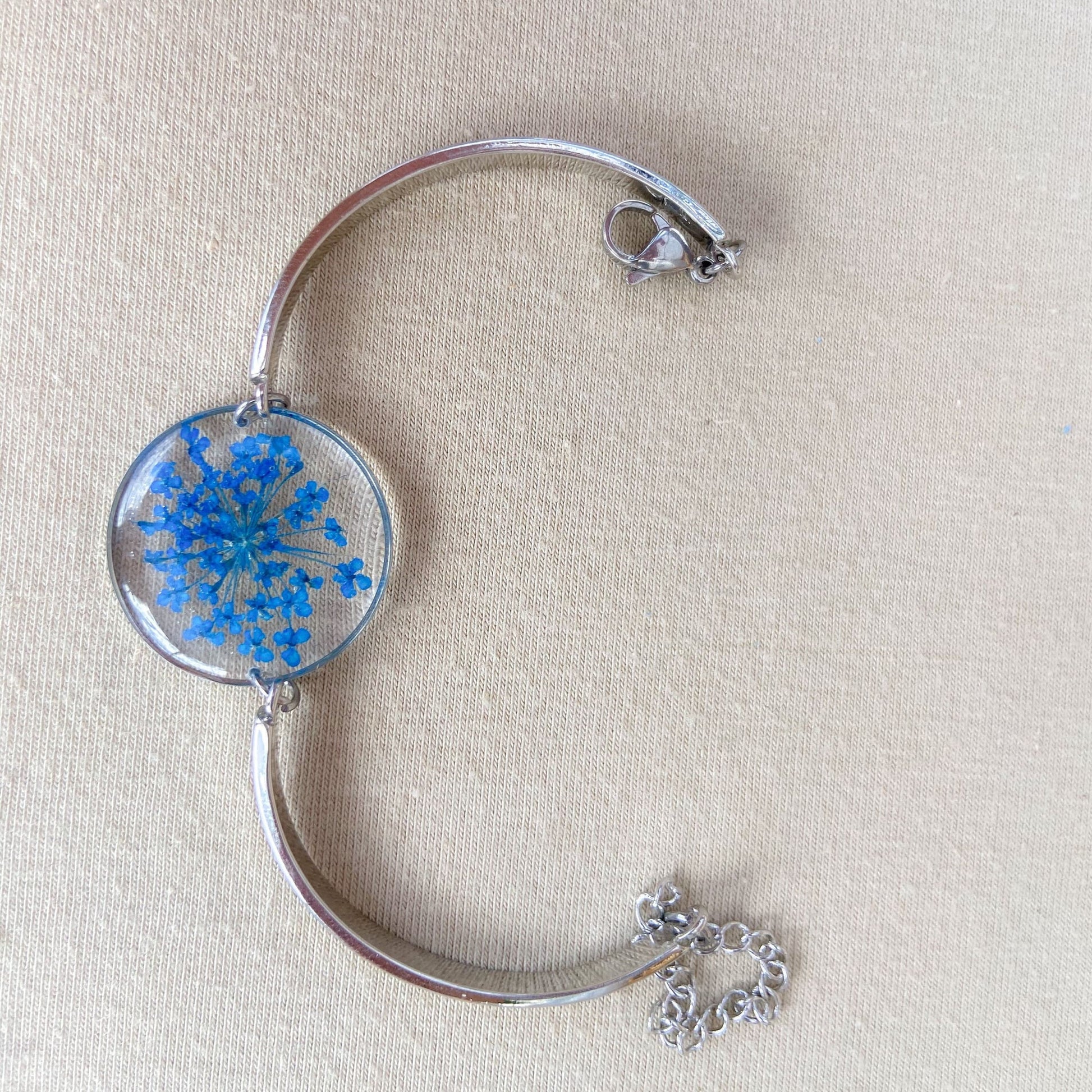 Bracelet de fleurs en dentelle bleu Queen Anne avec fleur pressée en côté cadeau de fête des mères pour elle - Lorred