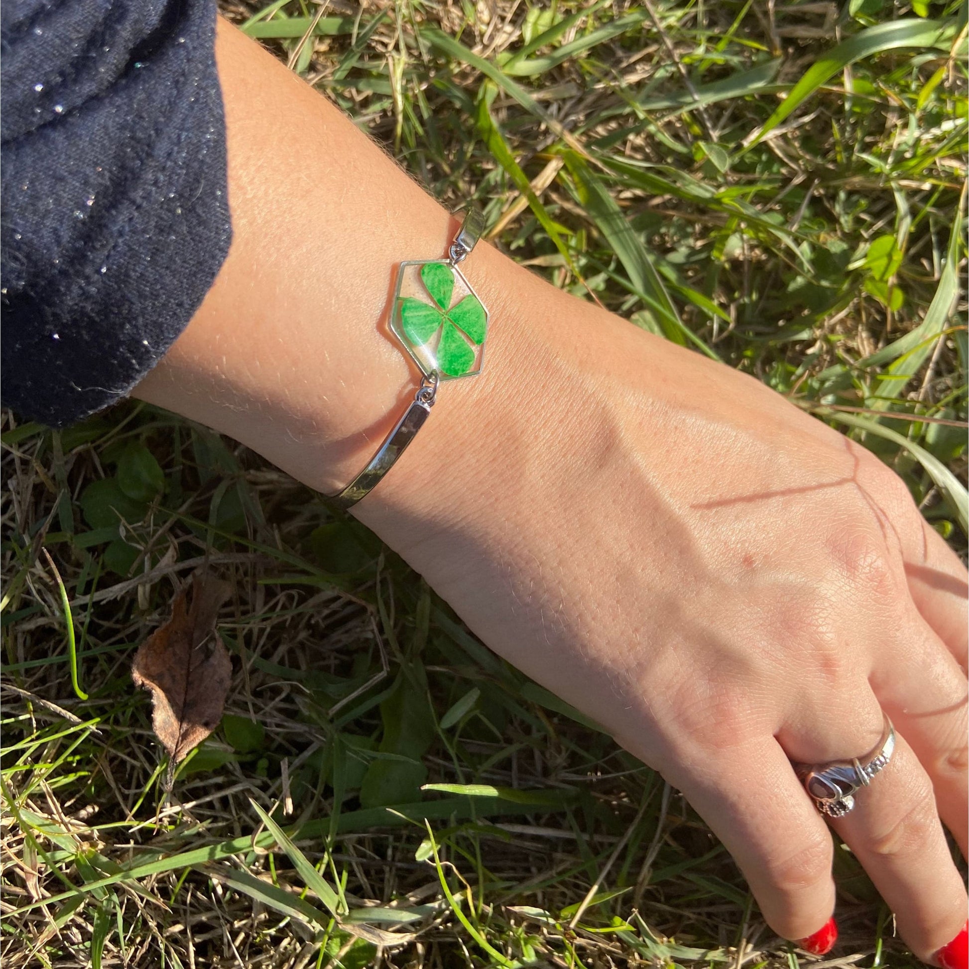 Bracelet hexagone avec l'inclusion d'un trèfle à quatre feuilles cadeau pour elle pour la fête des mères - Lorred