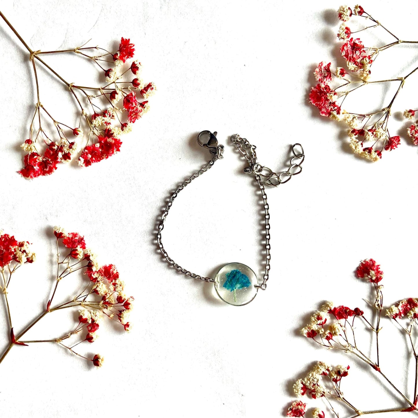 Bracelet simple de couleur argent avec souffle de bébé bleu fleur pressée cadeau de Noël pour elle - Lorred