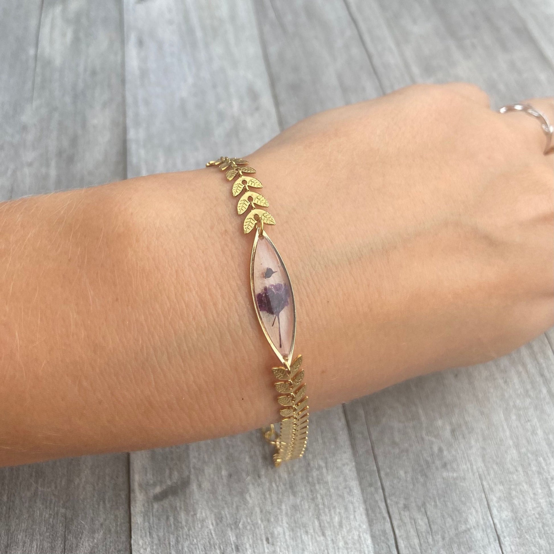 Cadeau de maman de plante de bracelet de gypsophilie violet en acier inoxydable de couleur or pour cadeau de fête des mères pour elle - Lorred